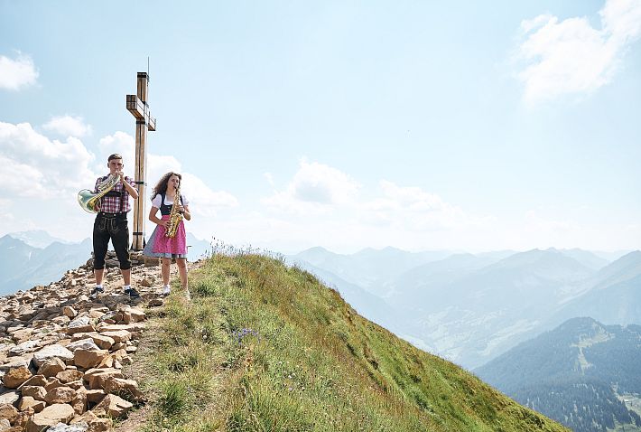 bergbahn-diedamskopf-blasmusik am Berg