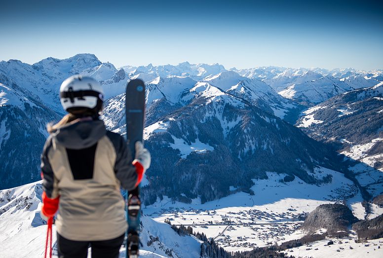 bergbahnen-diedamskopf-winter-aussicht-gipfel-skigebiet-wandern-au-schoppernau-vorarlberg